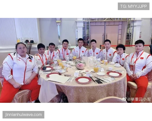 吕小军今儿真不像话，一身运动员气质被豪车包围得跟出门逛街似的！